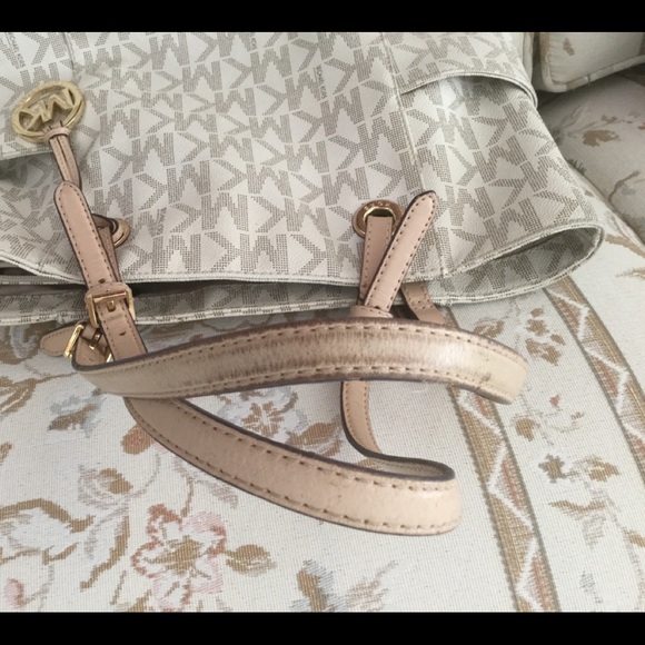 Women’s MICHAEL Kors Signature Tote Bag - Picture 7 of 8